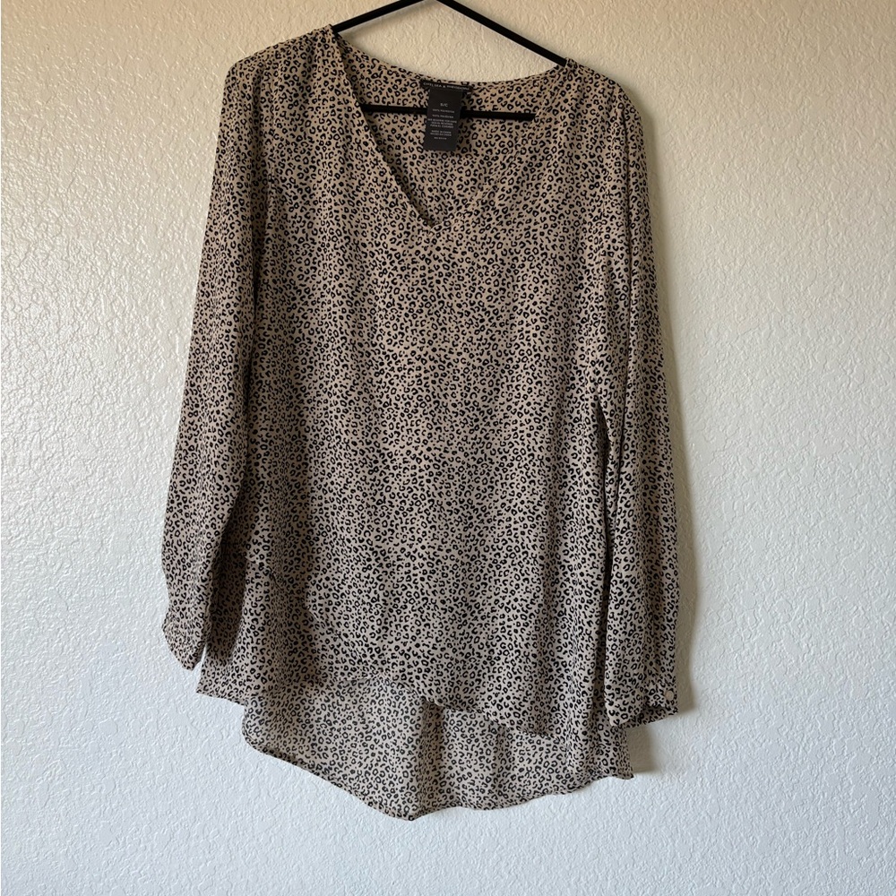 Chelsea & Theodore Animal Print V-Neck Blouse Size S/C #053